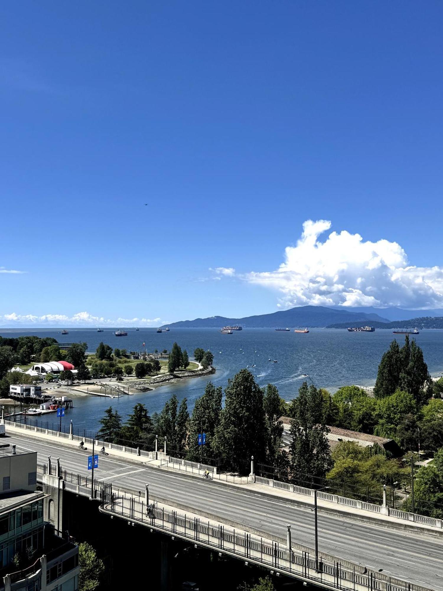 Stunning Ocean Apartment Vancouver Exterior foto
